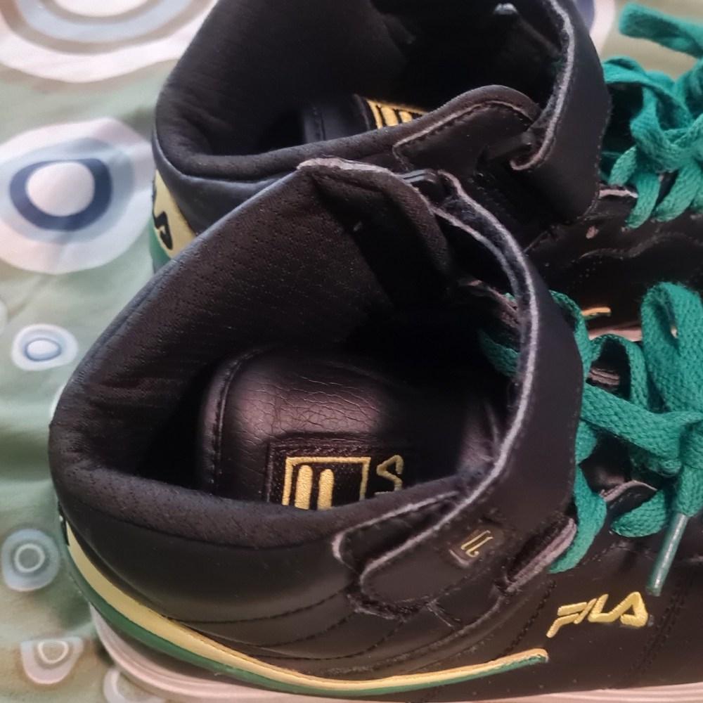 Gently used Fila MENS Vulc 5y MP Mid Plus Black Green Yellow Athletic Casual Sho